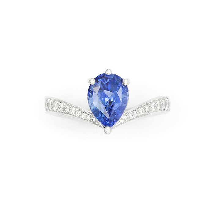 bague-fiancailles-saphir-bleu-poire-pavage-diamants-face.jpg